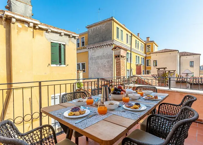 La Dimora di San Maurizio 4 Deluxe Apartment with Terrace